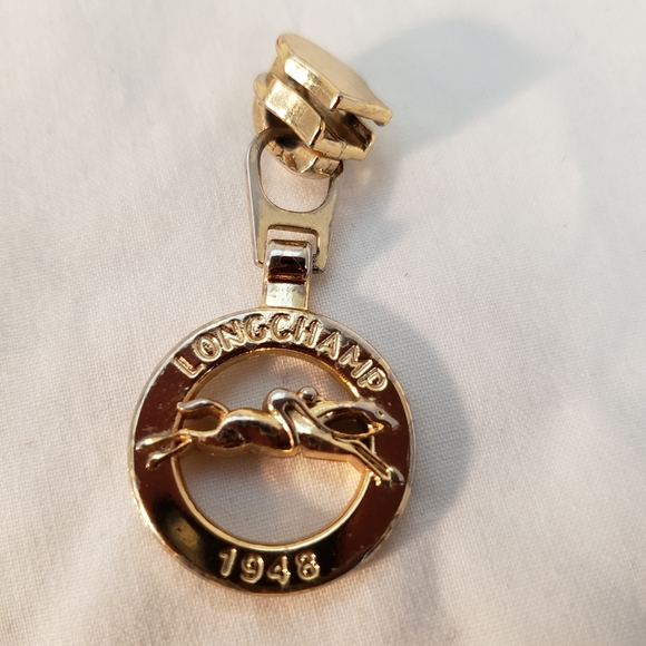 longchamp zipper pull